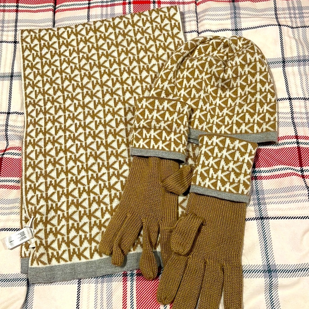 Michael lord hat scarf gloves